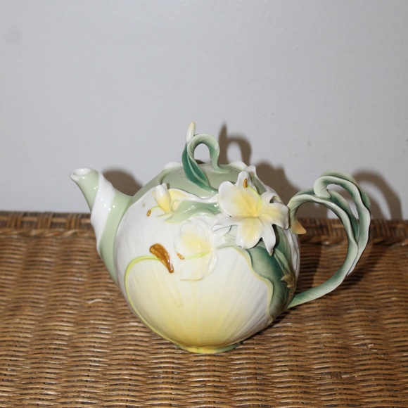 Pier 1 Imports “Ginger Lily” Hand-Painted Porcelain Teapot – Floral Sculptural D - Picture 2 of 10
